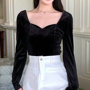 NWOT Black Velvet Long Sleeve Sweetheart Neckline Top